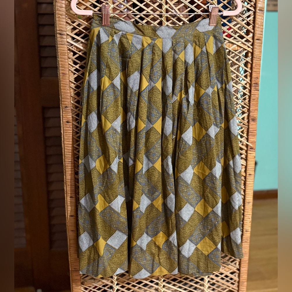 Vintage Geometric Patterned Skirt in Olive and Gray